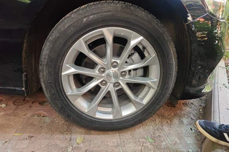 Used Buick LaCrosse 2021 552T Luxury Version Right Front Wheel Hub