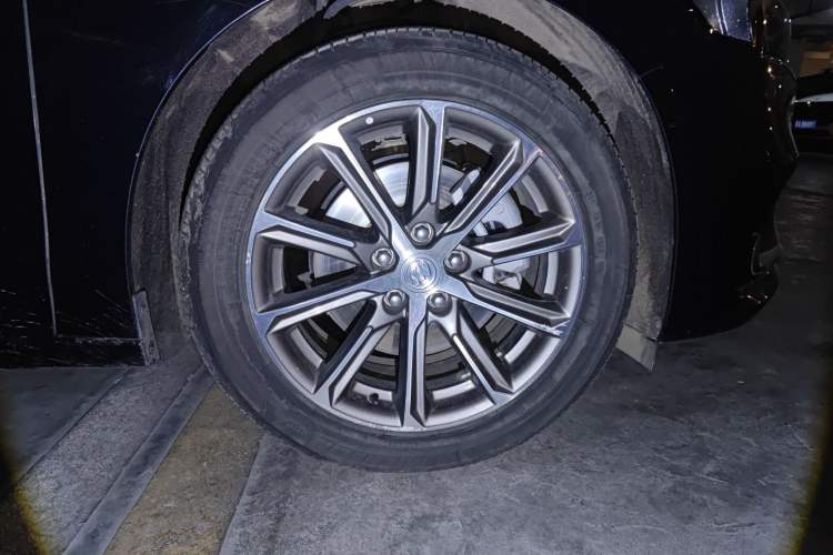 Used Buick LaCrosse 2021 652T Luxury Model Right Front Wheel Hub