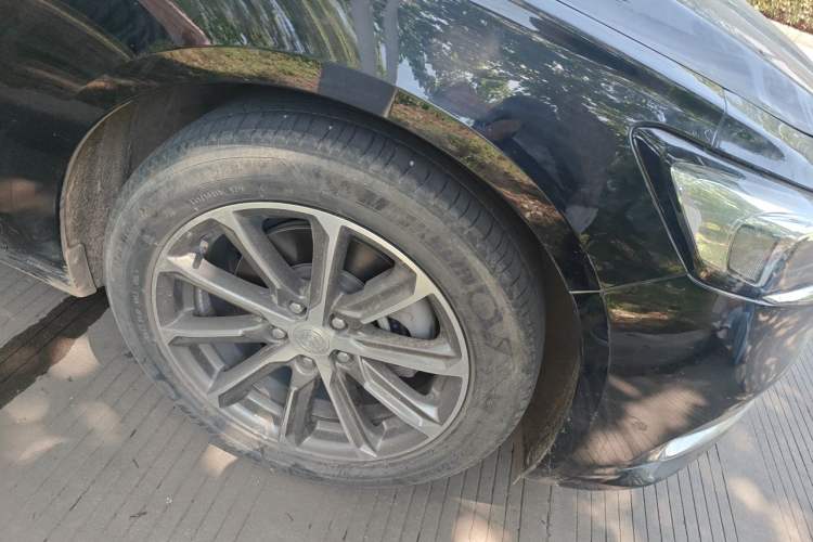 Used Buick LaCrosse 2021 652T Luxury Model Right Front Wheel Hub