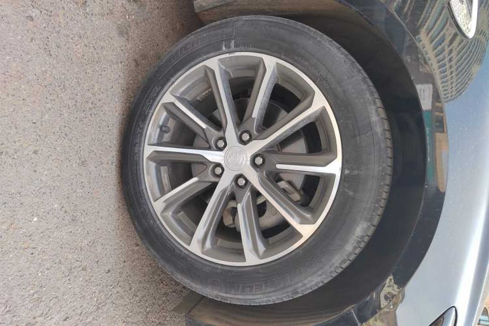 Used Buick LaCrosse 2021 652T Luxury Model Right Front Wheel Hub