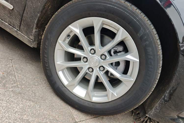 Used Buick LaCrosse 2021 552T Luxury Version Right Front Wheel Hub