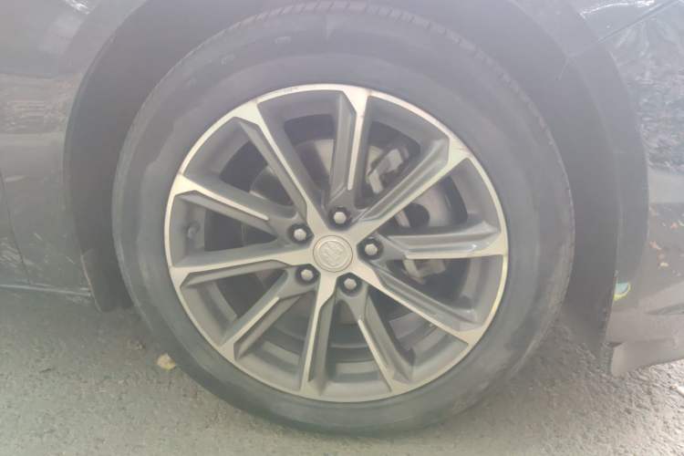 Used Buick LaCrosse 2021 652T Luxury Model Right Front Wheel Hub
