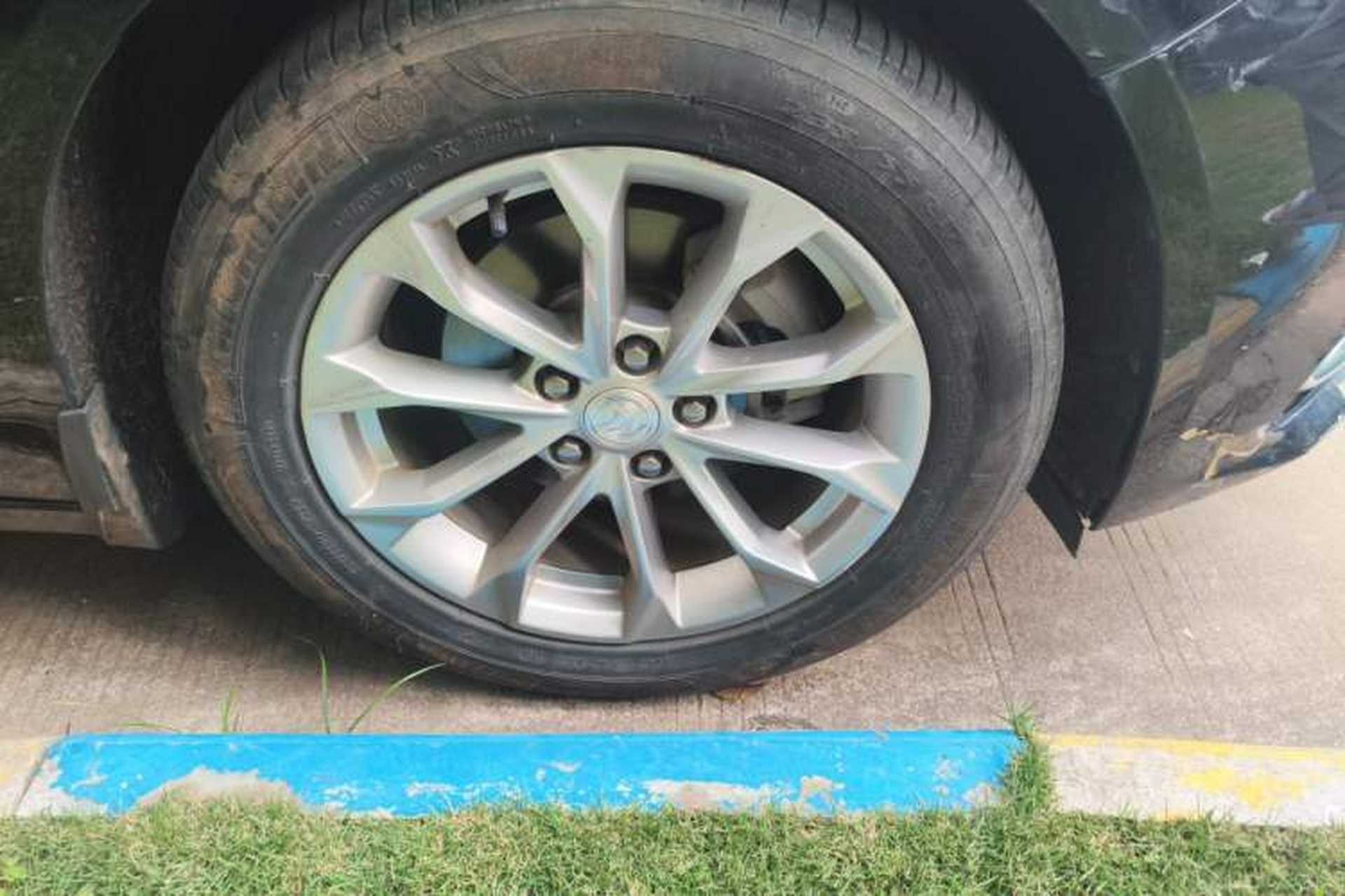 Used Buick LaCrosse 2021 552T Luxury Version Right Front Wheel Hub