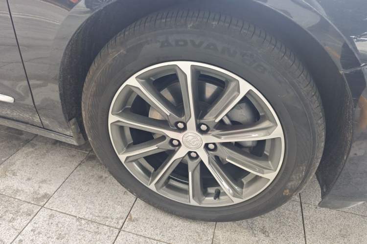 Used Buick LaCrosse 2021 652T Luxury Model Right Front Wheel Hub