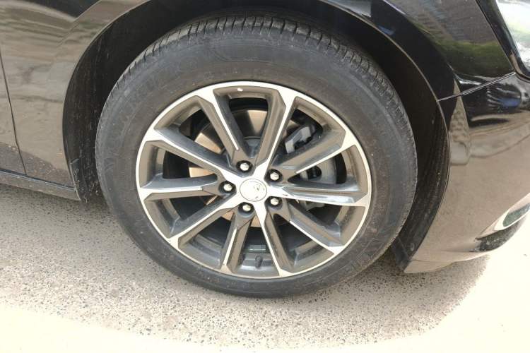Used Buick LaCrosse 2021 652T Luxury Model Right Front Wheel Hub