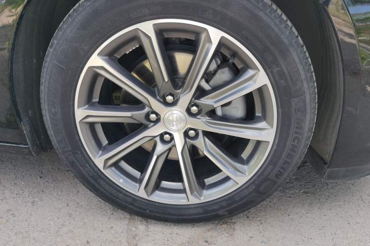 Used Buick LaCrosse 2021 652T Luxury Model Right Front Wheel Hub
