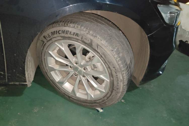 Used Buick LaCrosse 2021 552T Luxury Version Right Front Wheel Hub