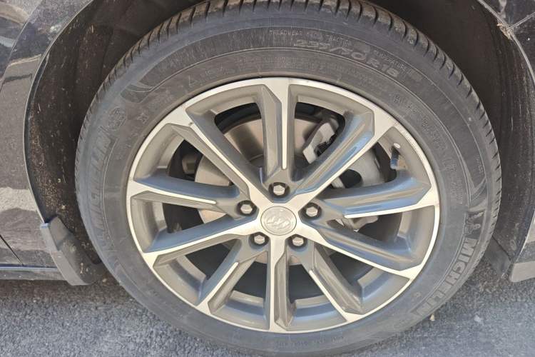 Used Buick LaCrosse 2021 652T Luxury Model Right Front Wheel Hub
