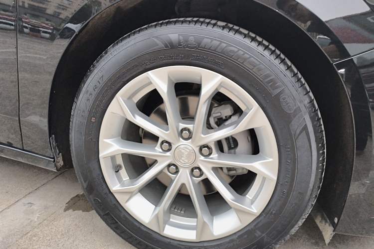 Used Buick LaCrosse 2021 552T Luxury Version Right Front Wheel Hub