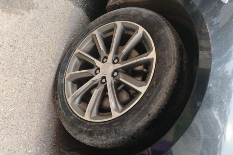 Used Buick LaCrosse 2021 652T Luxury Model Right Front Wheel Hub