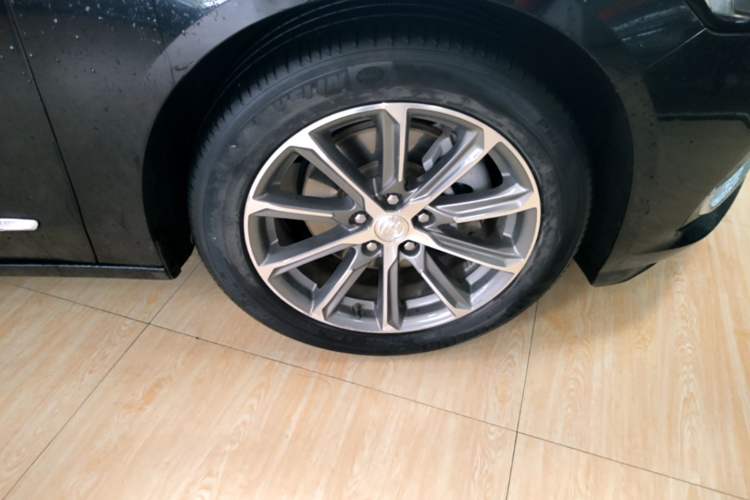 Used Buick LaCrosse 2021 652T Luxury Model Right Front Wheel Hub