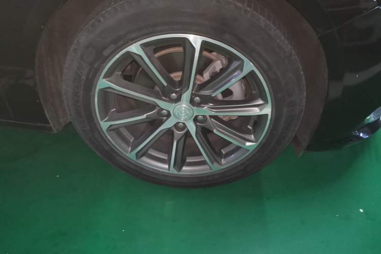 Used Buick LaCrosse 2021 652T Luxury Model Right Front Wheel Hub