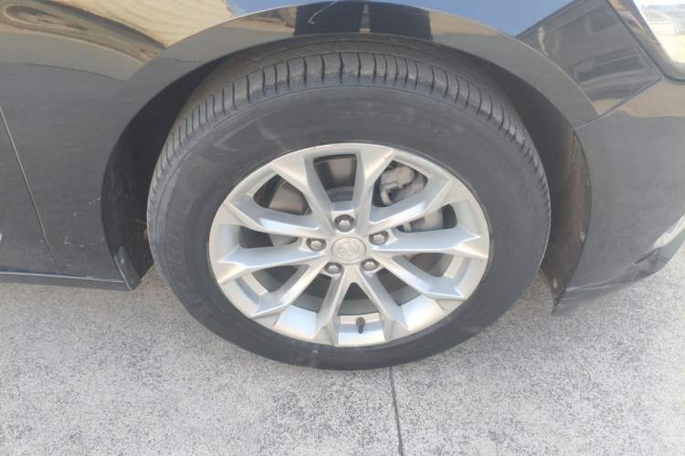 Used Buick LaCrosse 2021 552T Luxury Version Right Front Wheel Hub