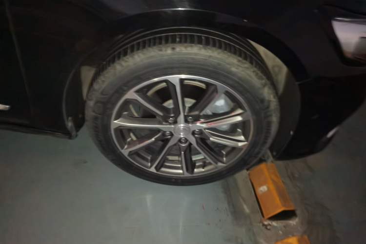 Used Buick LaCrosse 2021 652T Premium Edition Right Front Wheel Hub