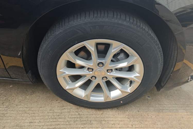 Used Buick LaCrosse 2021 552T Luxury Version Right Front Wheel Hub