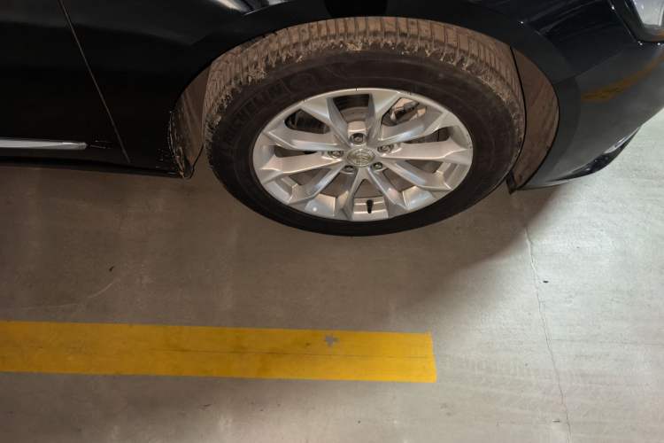 Used Buick LaCrosse 2021 552T Luxury Version Right Front Wheel Hub