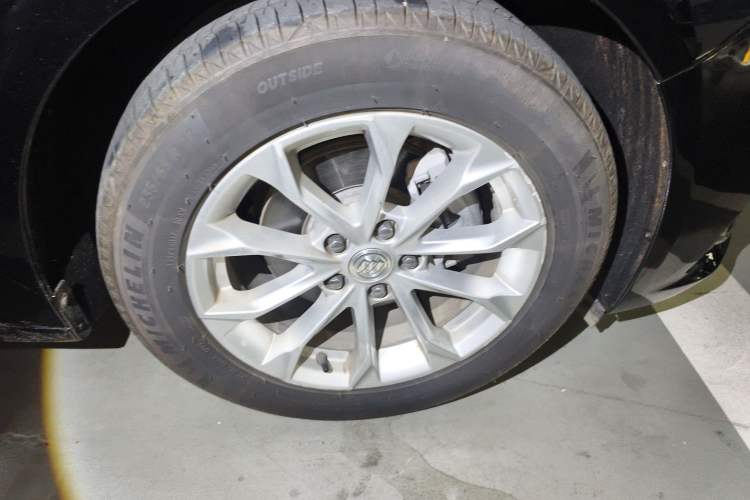 Used Buick LaCrosse 2021 552T Luxury Version Right Front Wheel Hub