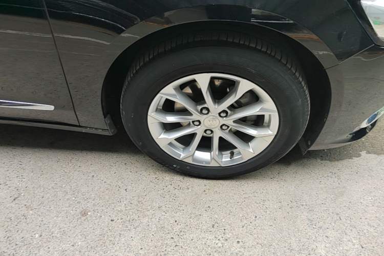 Used Buick LaCrosse 2021 552T Luxury Version Right Front Wheel Hub