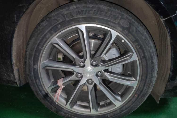 Used Buick LaCrosse 2021 652T Luxury Model Right Front Wheel Hub