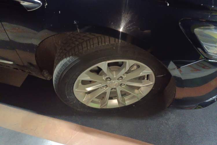 Used Buick LaCrosse 2021 552T Luxury Version Right Front Wheel Hub