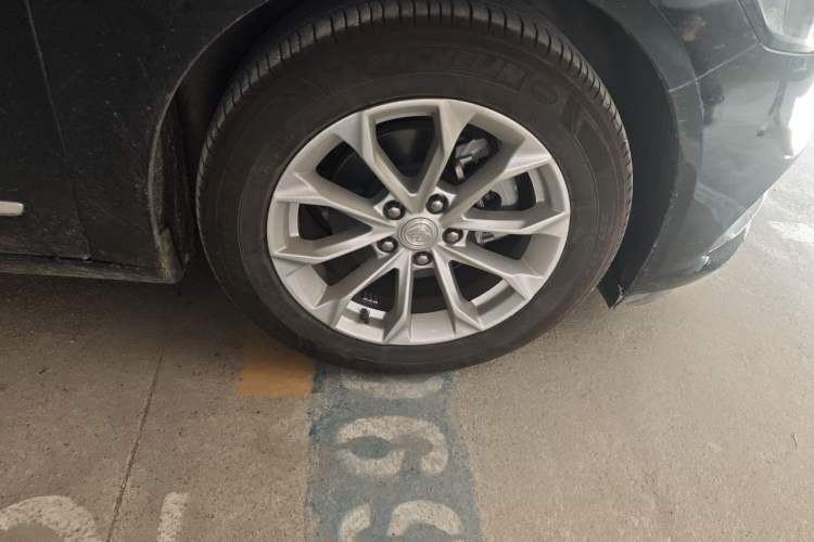 Used Buick LaCrosse 2021 552T Luxury Version Right Front Wheel Hub