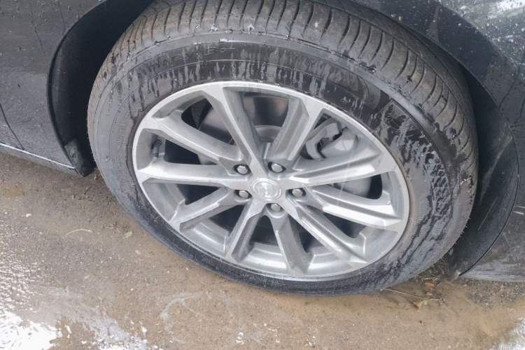 Used Buick LaCrosse 2021 652T Premium Edition Right Front Wheel Hub