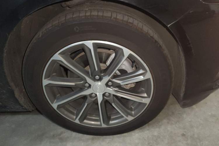 Used Buick LaCrosse 2021 652T Luxury Model Right Front Wheel Hub