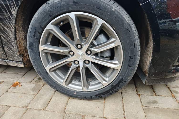 Used Buick LaCrosse 2021 652T Luxury Model Right Front Wheel Hub