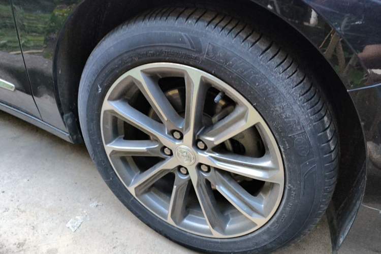 Used Buick LaCrosse 2021 652T Luxury Model Right Front Wheel Hub