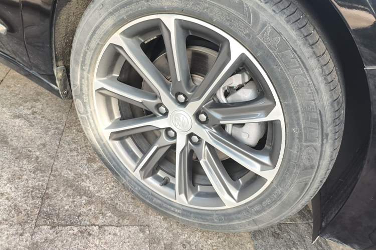 Used Buick LaCrosse 2021 652T Luxury Model Right Front Wheel Hub