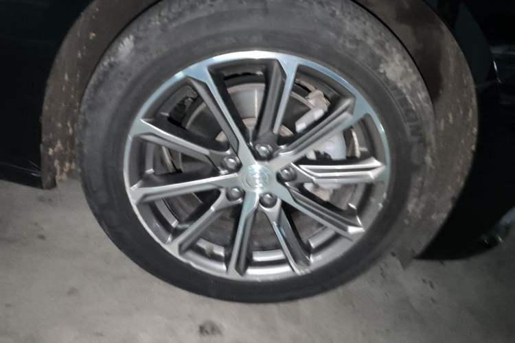 Used Buick LaCrosse 2021 652T Luxury Model Right Front Wheel Hub