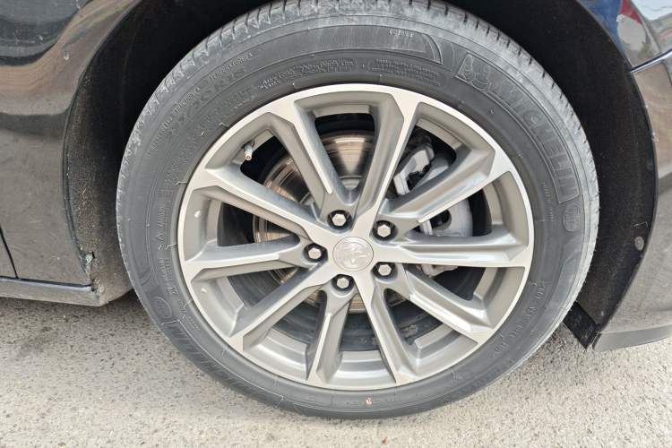 Used Buick LaCrosse 2021 652T Luxury Model Right Front Wheel Hub