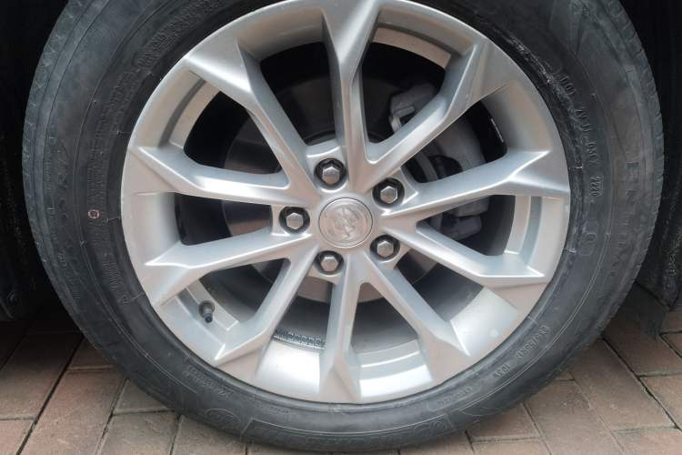 Used Buick LaCrosse 2021 552T Luxury Version Right Front Wheel Hub
