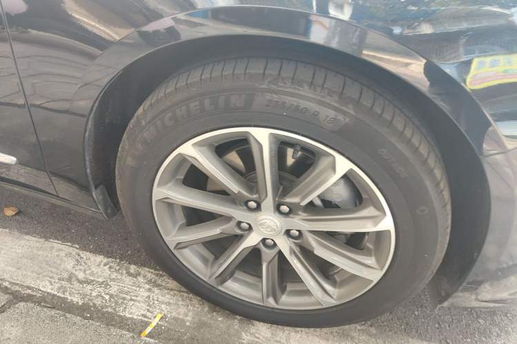 Used Buick LaCrosse 2021 652T Luxury Model Right Front Wheel Hub