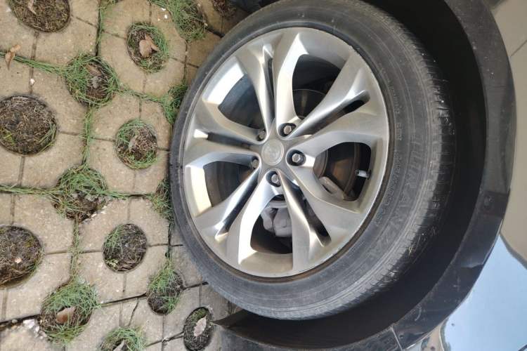 Used Buick LaCrosse 2021 Avenir Avia First-Edition Model Right Front Wheel Hub