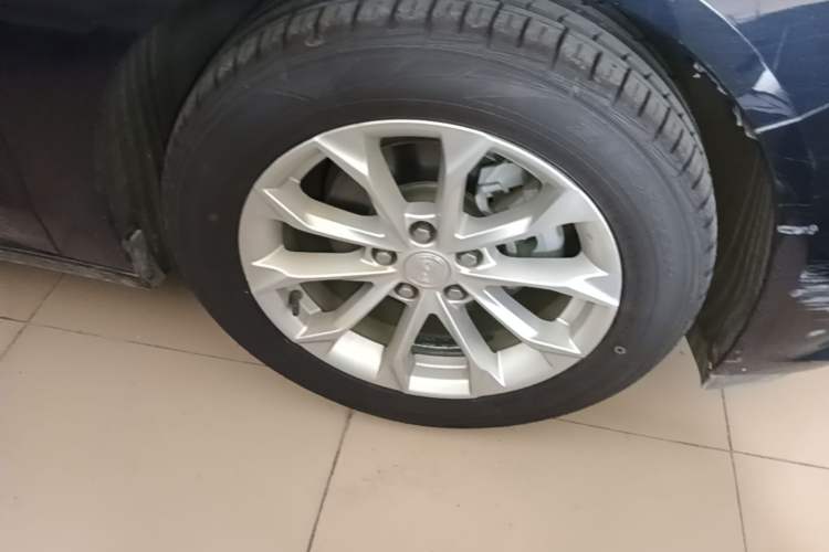 Used Buick LaCrosse 2021 552T Luxury Version Right Front Wheel Hub