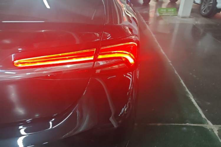 Used Buick LaCrosse 2021 652T Luxury Model Right Rear Taillight
