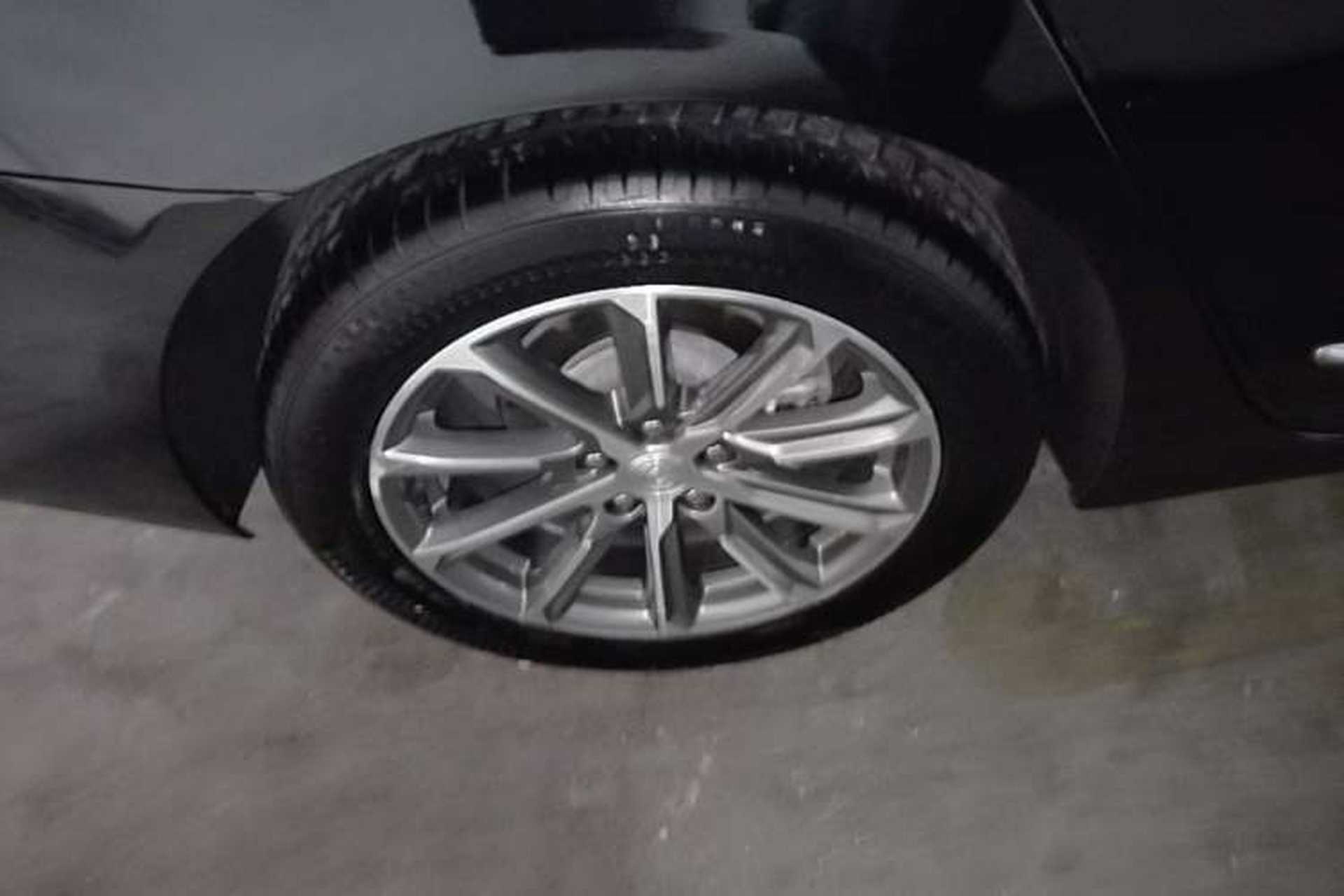 Used Buick LaCrosse 2021 652T Luxury Model Right Rear Wheel Hub