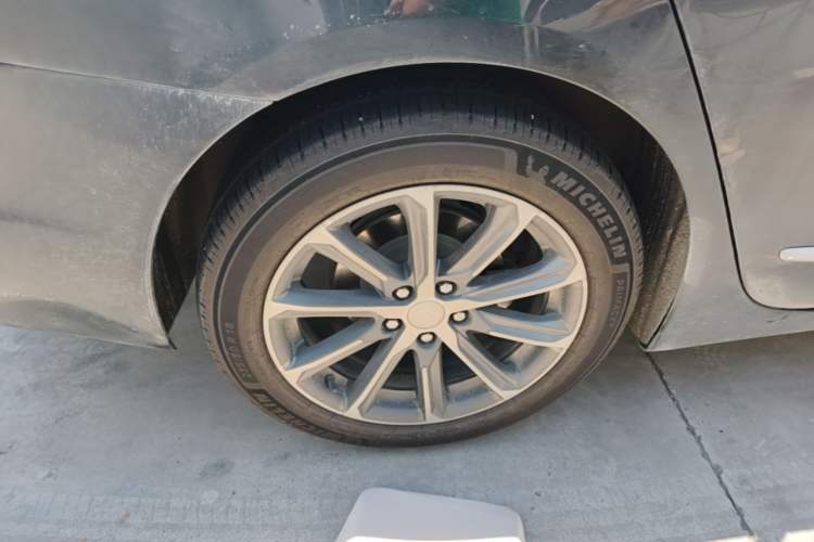 Used Buick LaCrosse 2021 652T Luxury Model Right Rear Wheel Hub