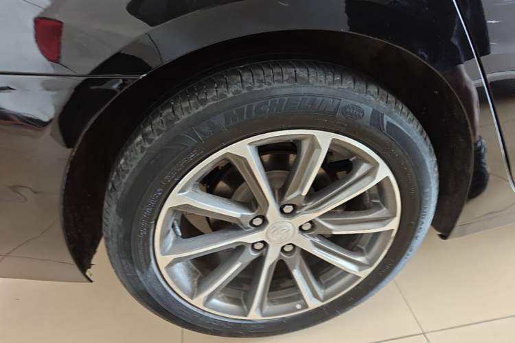 Used Buick LaCrosse 2021 652T Luxury Model Right Rear Wheel Hub