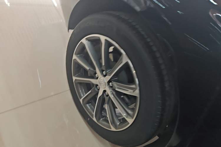 Used Buick LaCrosse 2021 652T Luxury Model Right Rear Wheel Hub