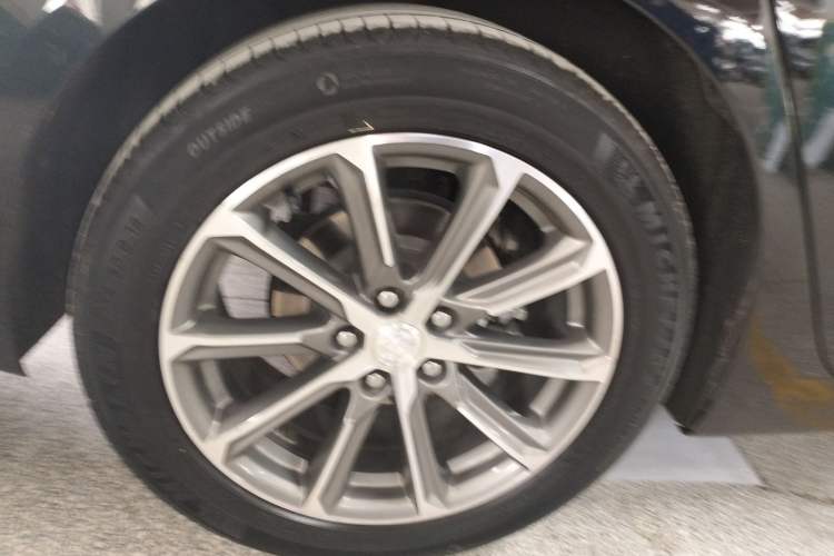 Used Buick LaCrosse 2021 652T Luxury Model Right Rear Wheel Hub