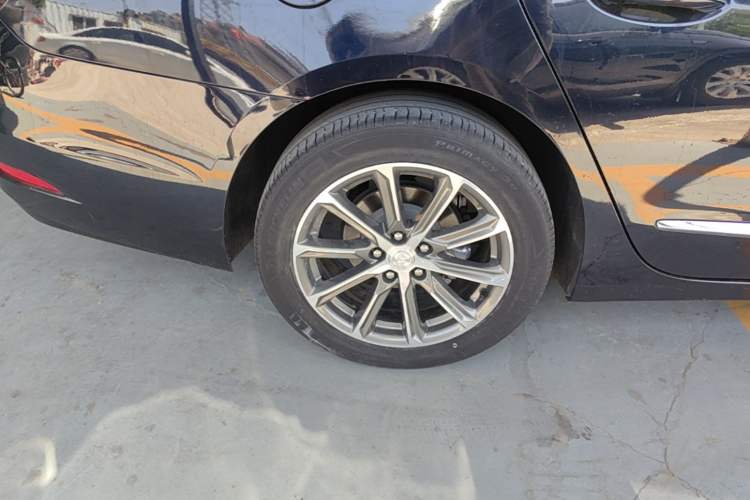 Used Buick LaCrosse 2021 652T Luxury Model Right Rear Wheel Hub