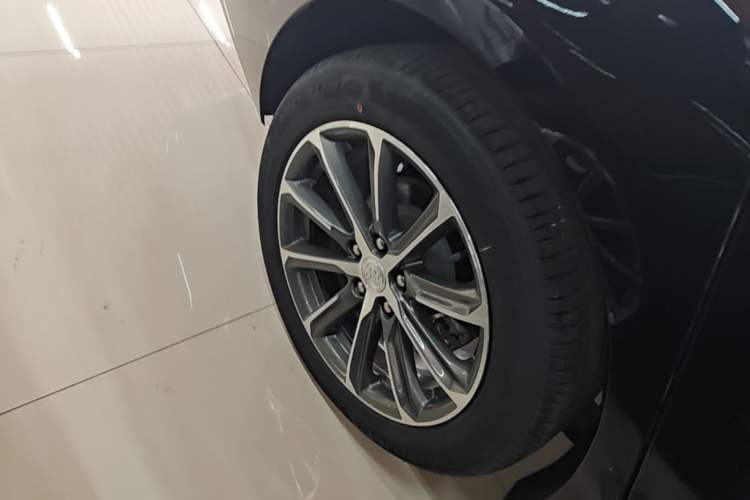 Used Buick LaCrosse 2021 652T Luxury Model Right Rear Wheel Hub