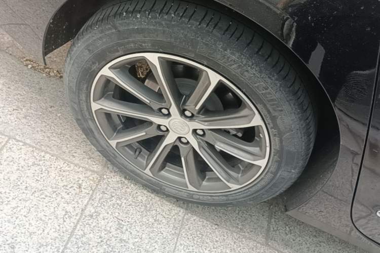 Used Buick LaCrosse 2021 652T Luxury Model Right Rear Wheel Hub