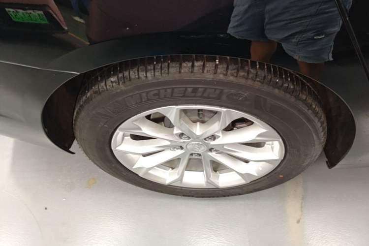 Used Buick LaCrosse 2021 552T Luxury Version Right Rear Wheel Hub