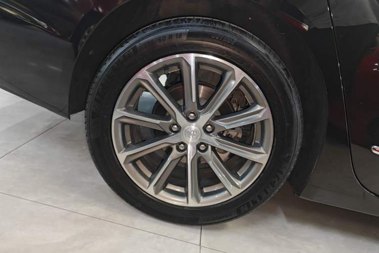 Used Buick LaCrosse 2021 652T Luxury Model Right Rear Wheel Hub