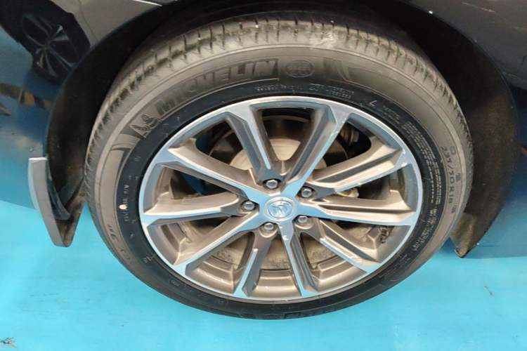 Used Buick LaCrosse 2021 652T Luxury Model Right Rear Wheel Hub