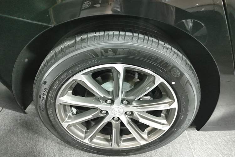 Used Buick LaCrosse 2021 652T Luxury Model Right Rear Wheel Hub