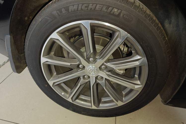 Used Buick LaCrosse 2021 652T Luxury Model Right Rear Wheel Hub